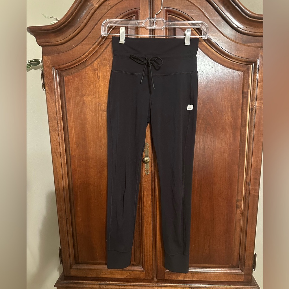 Vuori Black Daily leggings-XS